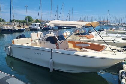 Location Bateau à moteur Invictus FX240 Agde