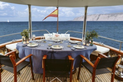 Alquiler Yate a motor OLIVER DESIGN LAUKARIZ Guecho