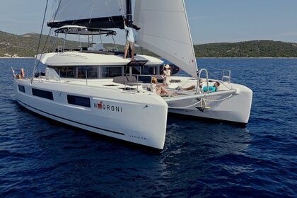 Charter Catamaran Lagoon 51 Rogoznica