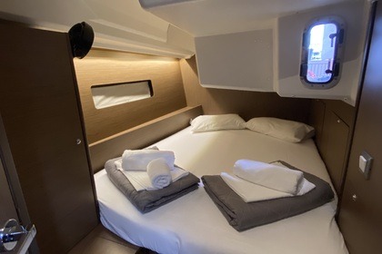 Charter Sailboat Beneteau OCEANIS 40.1 Alimos