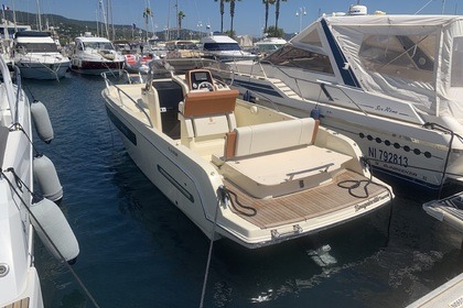 Hire Motorboat INVICTUS INVICTUS 250 Cavalaire-sur-Mer