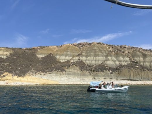 Ta' Xbiex Motorboat Larson Cabrio 310 alt tag text