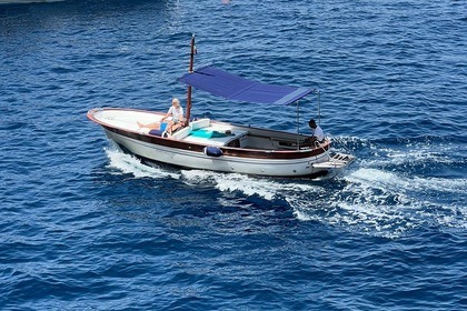 Noleggio Barca a motore Fratelli Aprea 7.80 Fratelli Aprea 7.80 Capri