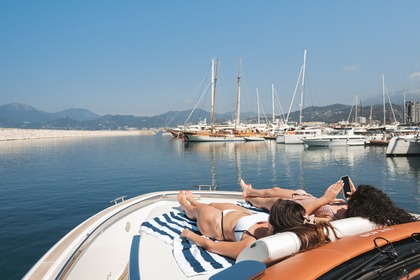 Miete Motorboot Invictus TT 420 Amalfi