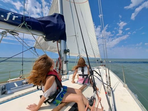 La Rochelle Sailboat JEANNEAU SUN KISS 45 alt tag text