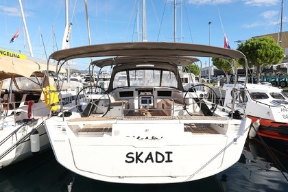 Hire Sailboat Dufour Yachts Dufour 530 - 6 cab. Trogir