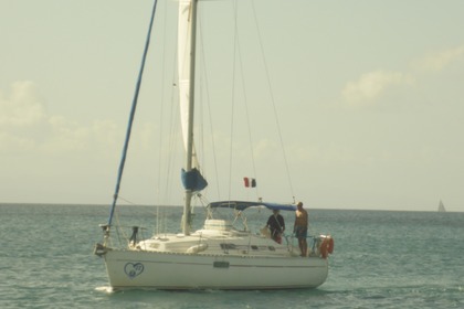 Hire Sailboat BENETEAU OCEANIS 321 Pointe-a-Pitre