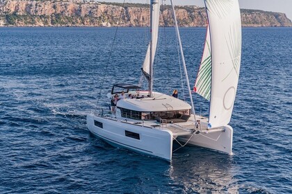 Hire Catamaran Lagoon-Bénéteau Lagoon 40 - 4 + 2 cab  Nassau