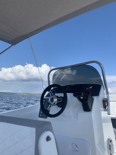 Pola Motorboat Orizzonti Nautilus alt tag text