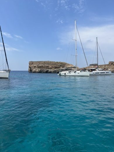 Ta' Xbiex Motorboat Larson Cabrio 310 alt tag text