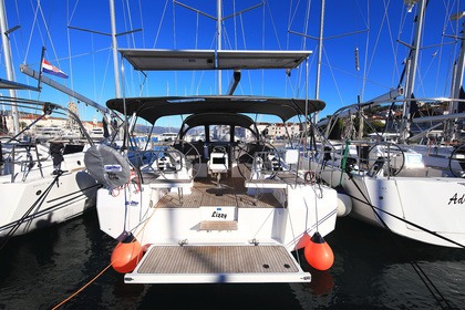 Rental Sailboat Bavaria Yachtbau Bavaria C42 Trogir