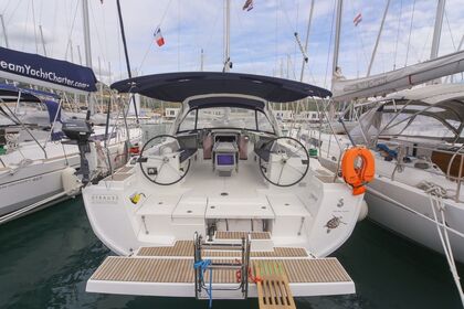 Charter Sailboat Bénéteau Oceanis 45 - 4 cab. Saint George's