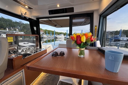 Charter Motorboat Jeanneau Merry Fisher 895 Paris