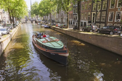 Hyra båt Motorbåt Mokumboot Sleepboot Amsterdam