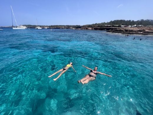 Valencia Motorboat Fabiette nautica services Open 580 alt tag text