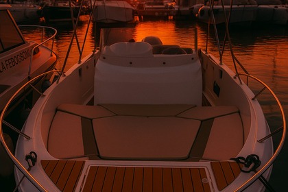 Hire Motorboat Jeanneau Cap Camarat 6.5 Cc Golfe Juan