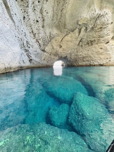 Milos Motorboat Nireus - Milos 2023 alt tag text