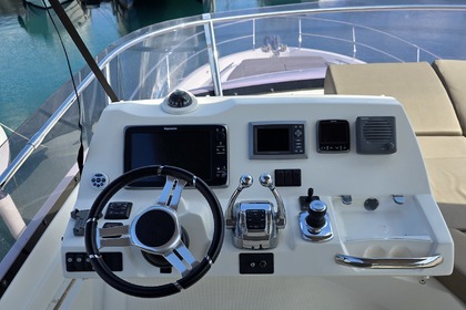 Charter Motorboat Jeanneau Prestige 550 fly Primošten