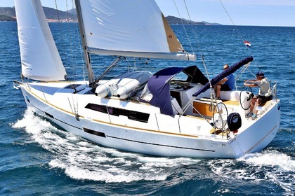 Hire Sailboat DUFOUR 382 Grand Large Sukošan