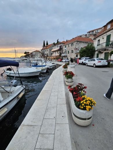 Split Motorboat Lomac Airone 40 alt tag text