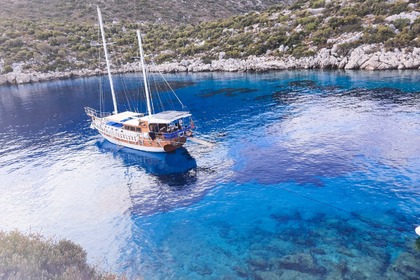 Miete Gulet Traditional Gulet with capacity a of 8 people Ketch Göcek