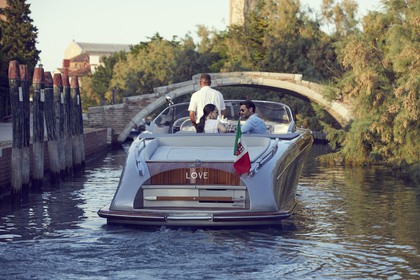 Noleggio Barca a motore Riva Aquariva 33 Venezia