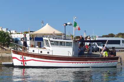 Charter Motorboat Imbarcazione in Legno Villasimius