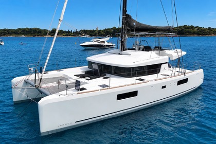 Location Catamaran Lagoon 52F Saint-Tropez