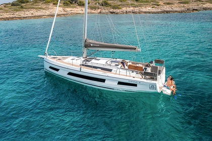 Hire Sailboat  Dufour 41 Volos