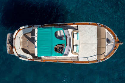 Location Bateau à moteur JERANTO 28 Sorrente