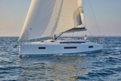 Charter Sailboat Jeanneau Sun Odyssey 410 Nassau