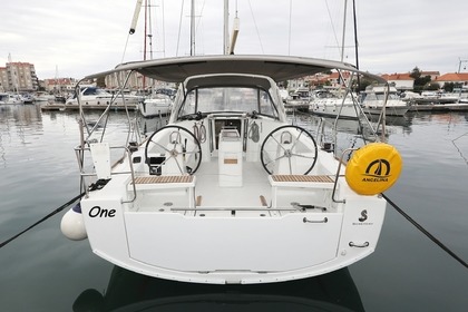 Noleggio Barca a vela BENETEAU OCEANIS 38 Zaravecchia