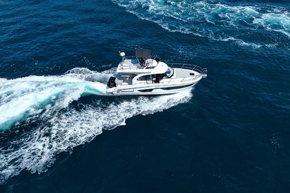 Charter Motorboat Beneteau Antares 11 Fly Medulin