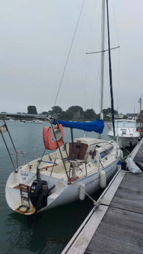 La Trinité-sur-Mer Sailboat Beneteau first 24 QR alt tag text