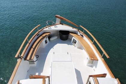 Charter Motorboat Costum llaut 7,20mts Cadaqués