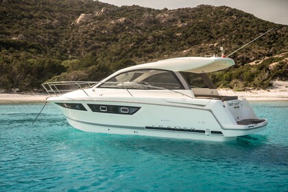 Charter Motorboat Jeanneau LEADER 9 HT Cannigione