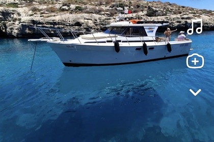 Hyra båt Motorbåt Bayliner 3288 Malta
