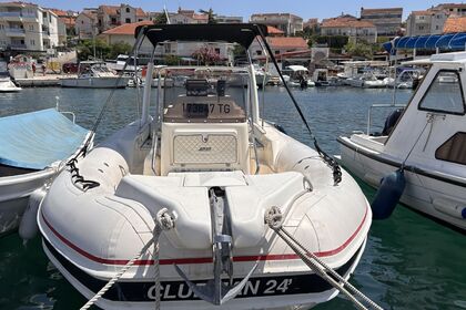 Location Semi-rigide Joker Boat Clubman 24 Trogir