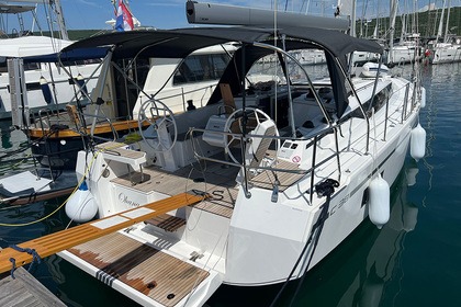 Hire Sailboat Bavaria Yachtbau Bavaria C38 Punat