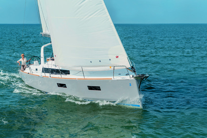 Noleggio Barca a vela Beneteau Oceanis 38.1 Castiglioncello