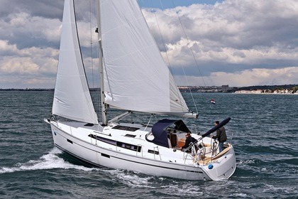 Hire Sailboat BAVARIA C 37 Sukošan
