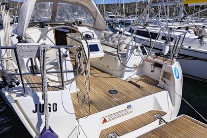 Charter Sailboat BAVARIA 37 CRUISER Punat