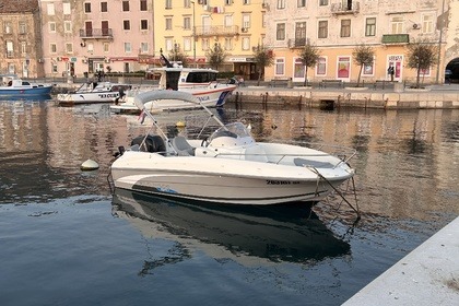 Charter Motorboat Beneteau Flyer 5.5 Senj