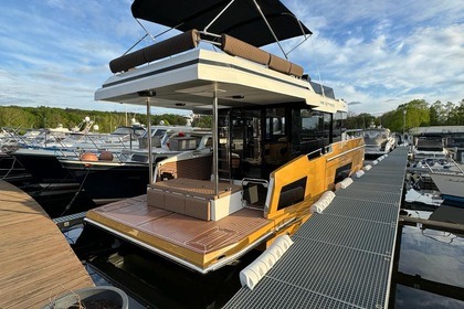 Hire Motor yacht Cobra Maestro 42 Berlin