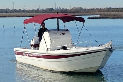Hire Motorboat Cantieri longo Moby 25open Venice