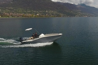 Noleggio Barca a motore Clear Liner Libra 23 Dongo