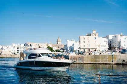 Charter Motorboat Jeanneau Prestige 42 Fly Monopoli