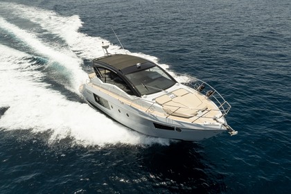 Hire Motor yacht Cranchi M44 Saint Julian's