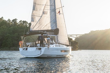 Hire Sailboat Dufour Yachts Dufour 37 - 3 cab. Skradin