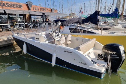 Hire Motorboat Quicksilver Activ 675 Sundeck La Londe-les-Maures